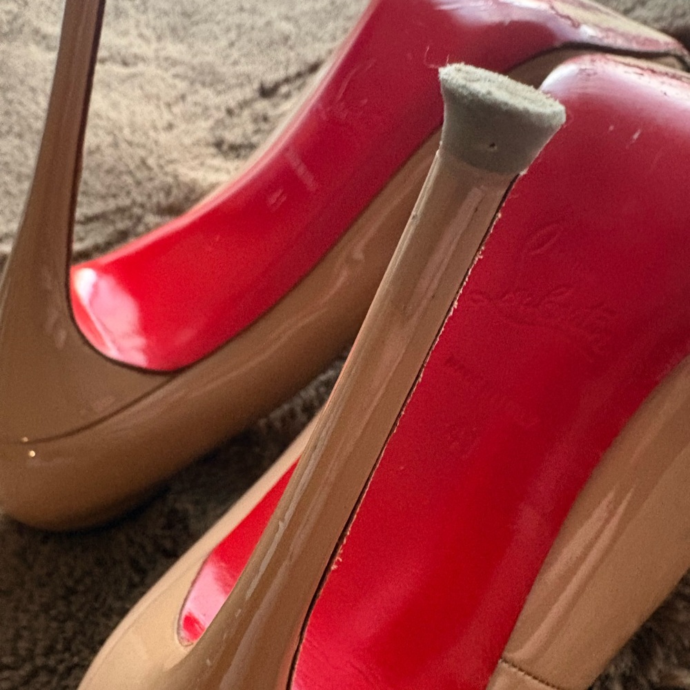 Christian Louboutin So Kate Nude Patent Pointed-Toe Pumps - Picture 7 of 13